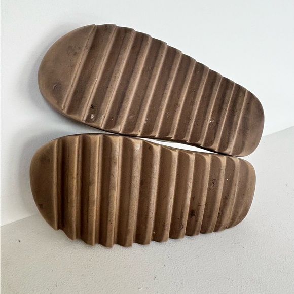 Adidas Yeezy Ochre Slides Sandals Men’s Size 9 main image 9